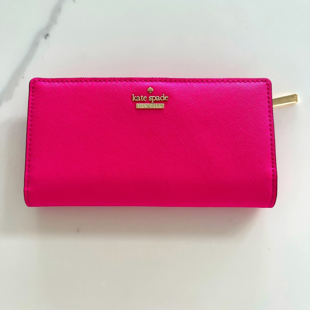 NWOT: New, NEVER USED Kate Spade Slim Wallet.